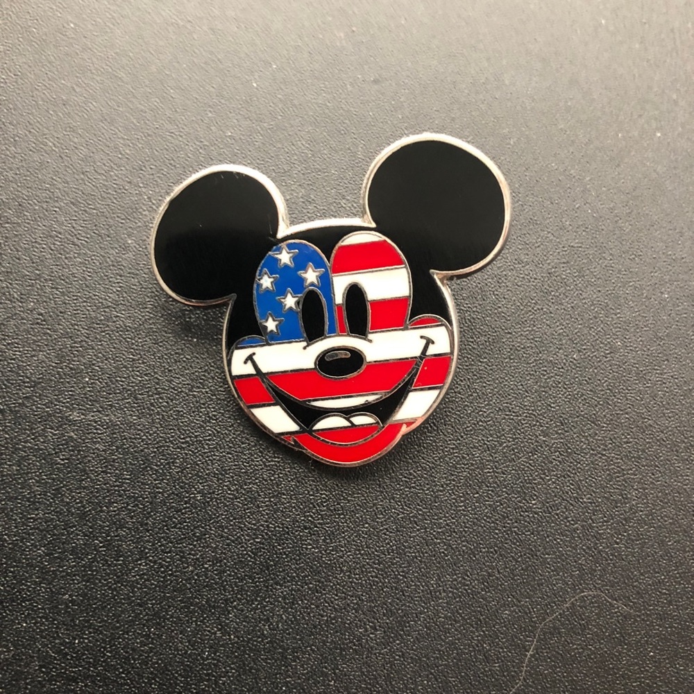 Disney Pin-Mickey Mouse American Flag